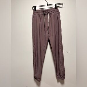 Vuori Women's Track Pants in Mauve